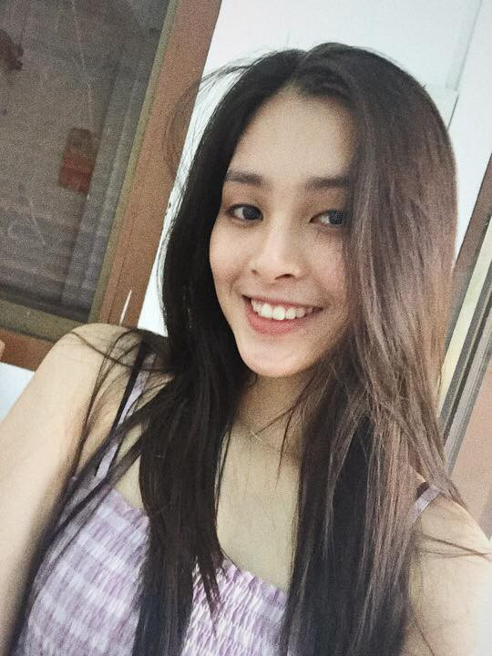 Bên cạnh công việc của một Tân Hoa hậu, cô hiện đang theo học ngành Quản trị Kinh doanh thuộc Chương trình liên kết Quốc tế với ĐH Sunderland Anh Quốc.