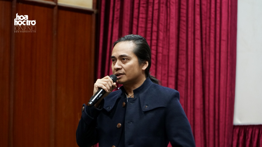 Guitaris Tuấn Hùng gửi lời cảm ơn vì sự có mặt đầy đủ của những người bạn,người anh chị và các fan hâm mộ ban nhạc Bức Tường.