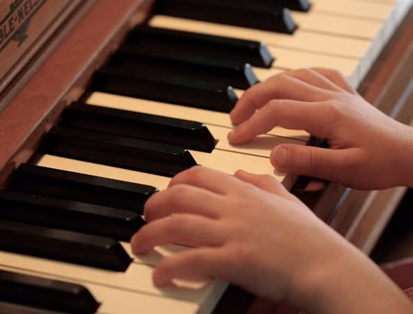 Tôi tập piano chỉ vừa đủ để chơi được 3 bài hát!