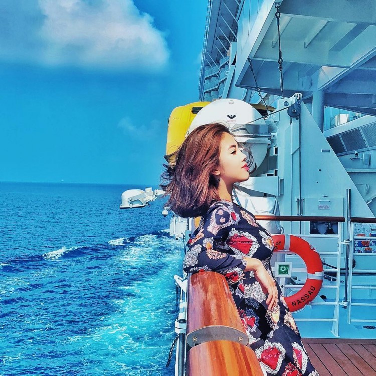 Bố mẹ của Claret Giang Lê kinh doanh bất động sản. “Bố mẹ là người truyền cảm hứng cho mình rất nhiều trong cuộc sống cũng như kinh doanh”, cô nàng chia sẻ.