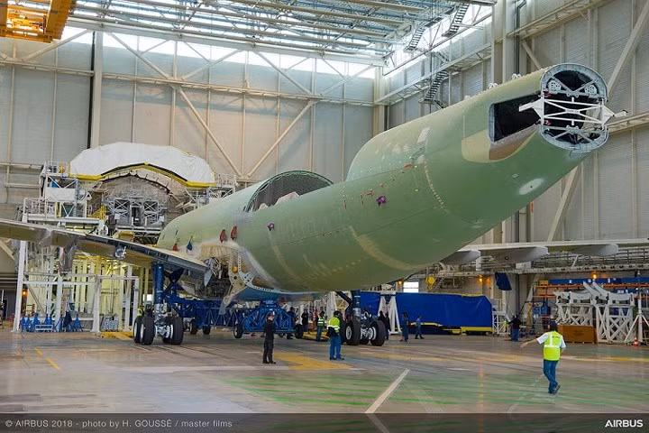 Thiết kế mới mang hai cánh Airbus A350 (thay vì chỉ một chiếc như Beluga hiện tại), cũng như các bộ phận của máy bay A380 hai tầng, hiện là máy bay chở khách lớn nhất thế giới.