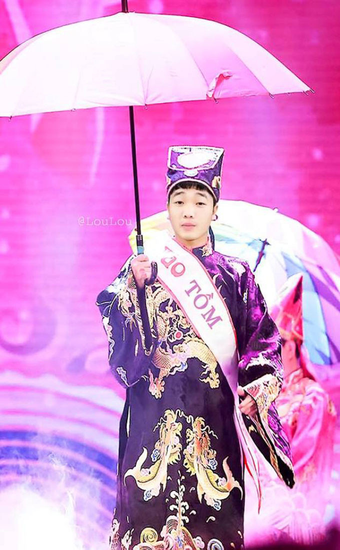 Đội phó của đội tuyển Việt Nam Xuân Trường được fan yêu mến gọi là "Tồm" do đọc chệch từ "tôm". Phiên bản Táo quân đặc biệt cũng vì thế mà có hẳn một vai diễn mới "Táo thủy sản".