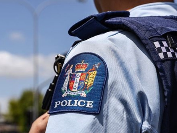 Phía cảnh sát đã vào cuộc và đăng bức ảnh này lên mạng cùng câu chuyện về chú bò Bunter và chú dê Peaches.