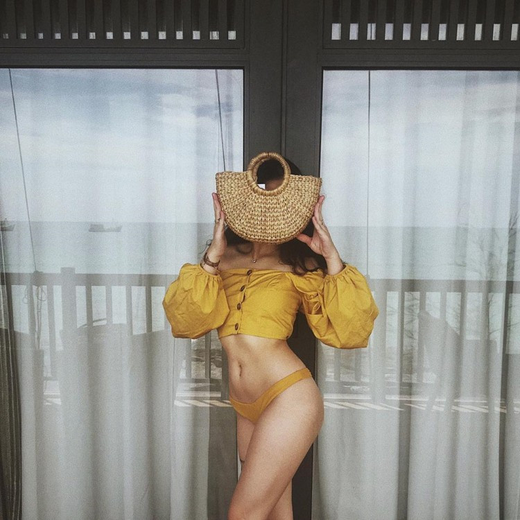 Trên MXH, cháu gái thầy Văn Như Cương thường xuyên khoe ảnh thân hình bốc lửa.