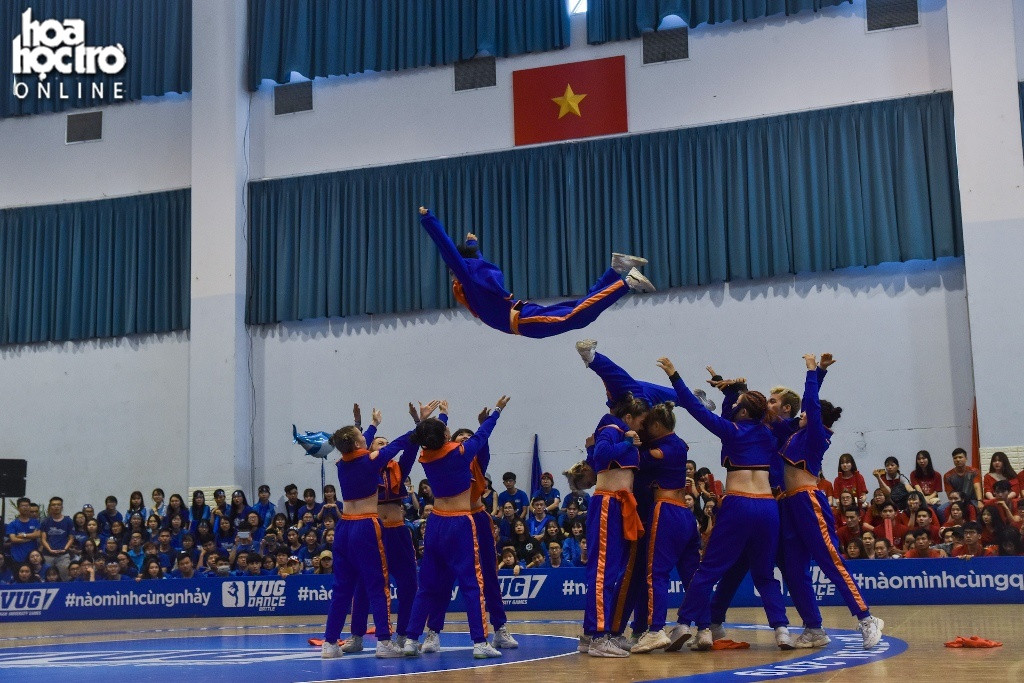 Mang không khí Hawaii tới "VUG Dance Battle", trường ĐH Bách Khoa bảo vệ thành công chức vô địch ảnh 5