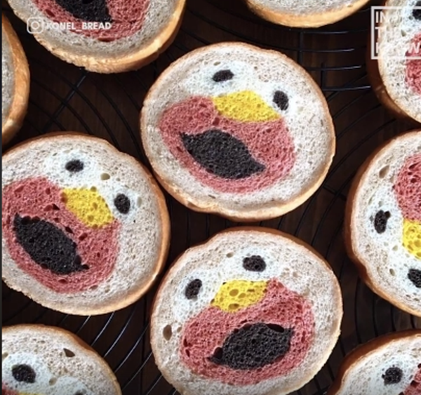 Ai ai cũng cười tươi như hoa thế kia, sao tôi nỡ ăn.