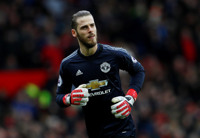 Năm 2011, MU đã chi 18,3 triệu bảng để chiêu mộ De Gea. Dù trải qua mùa giải đầu tiên không thực sự ưng ý nhưng De Gea đã nhanh chóng vươn mình trở thành chốt chặn tin cậy ở MU. Thậm chí, nhiều người cho rằng De Gea chính là nhân tố quan trọng bậc nhất, quyết định lớn tới thành công của Quỷ đỏ.