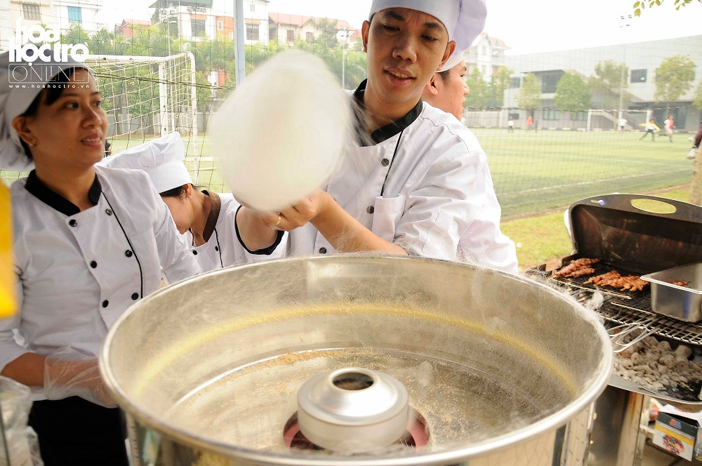 Ngoài các hoạt động văn hóa giải trí về mặt tinh thần thì văn hóa ẩm thực là phần không thể thiếu trong sự kiện làn này.