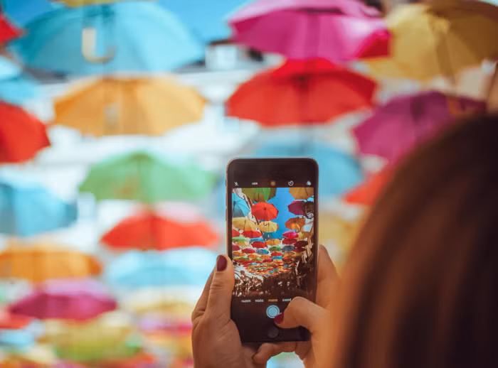 Dẫu có ý tốt nhưng tính năng mới của Instagram vẫn gây ra những tranh cãi trái chiều. (Ảnh: Stéphan Valentin – Unsplash)
