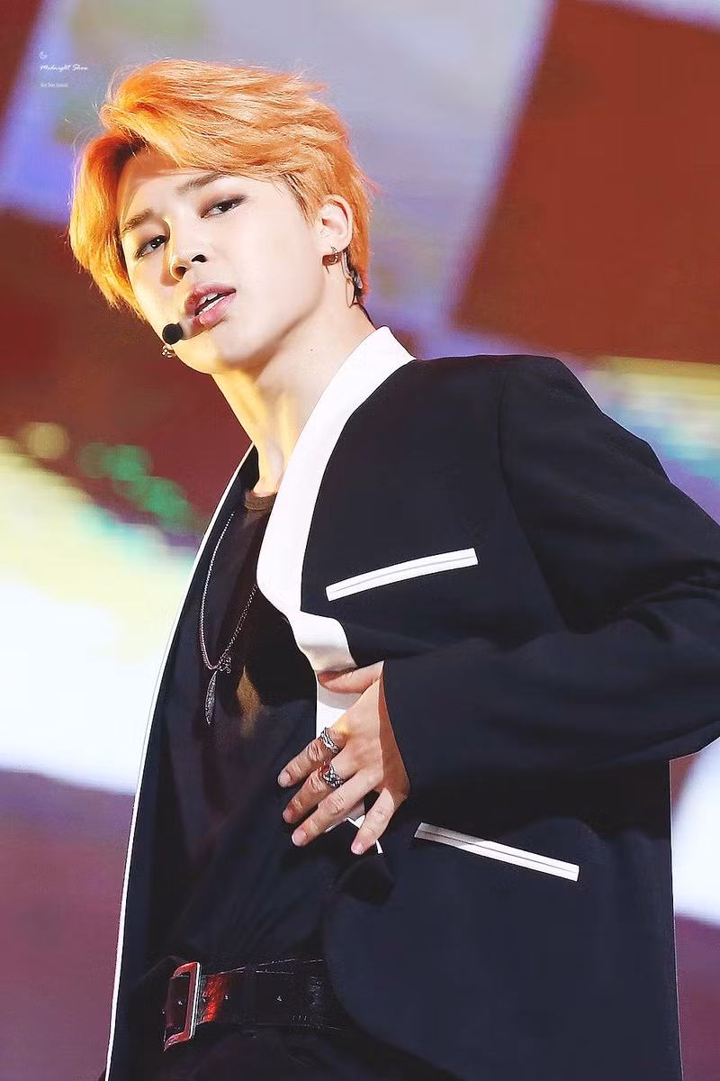 Ngoài V, BTS có thêm một Hoàng tử tóc cam khác là Jimin.