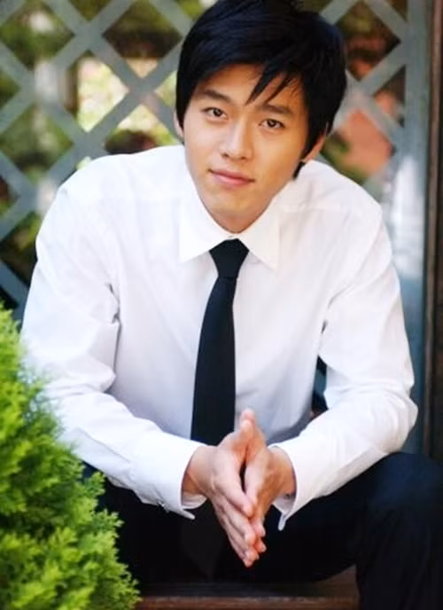 Hyun Bin: Vạn vật thay đổi, duy chỉ có sự đẹp trai là ở lại suốt 15 năm ảnh 1