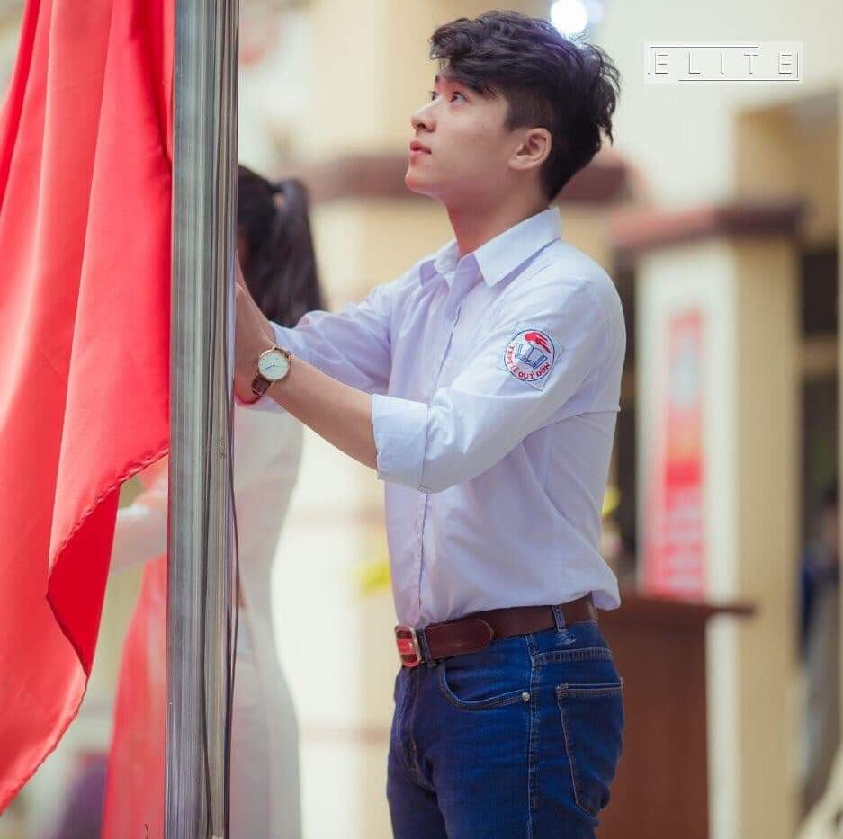 Bức ảnh "nam thần góc nghiêng" thu hút sự chú ý của cộng đồng mạng.