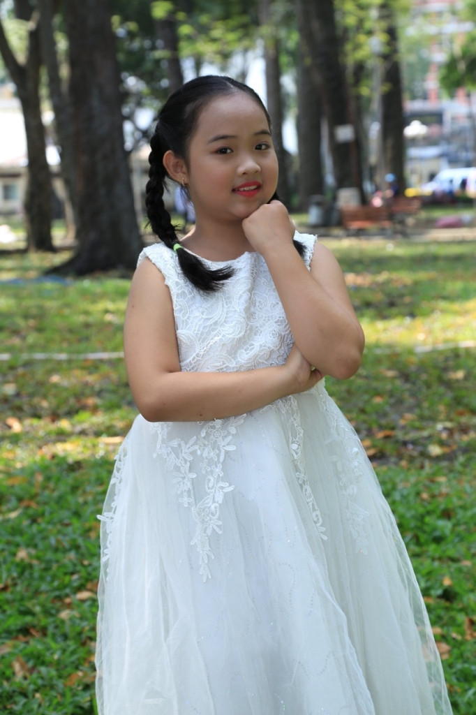 Huỳnh Anh Thư (9 tuổi) gây ấn tượng với khả năng trình diễn nhí nhảnh và ứng xử thông minh. Huỳnh Anh Thư (9 tuổi) gây ấn tượng với khả năng trình diễn nhí nhảnh và ứng xử thông minh.