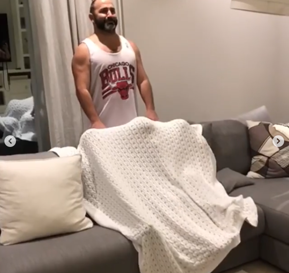 Tất cả mọi chuyện đều bắt đầu từ "khâu" trùm chăn và "nạn nhân" thường là các bạn nhỏ.