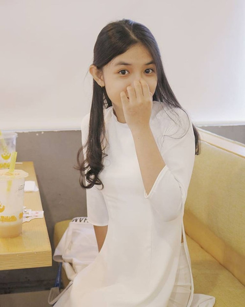 Ngắm loạt 10x này sẽ thấy con gái diện áo dài luôn là đẹp nhất ảnh 7 Ngắm loạt 10x này sẽ thấy con gái diện áo dài luôn là đẹp nhất ảnh 7