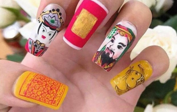 Bộ nail đang hot tại Việt Nam với nội dung liên quan đến vàng mã, ông táo, cô hồn….