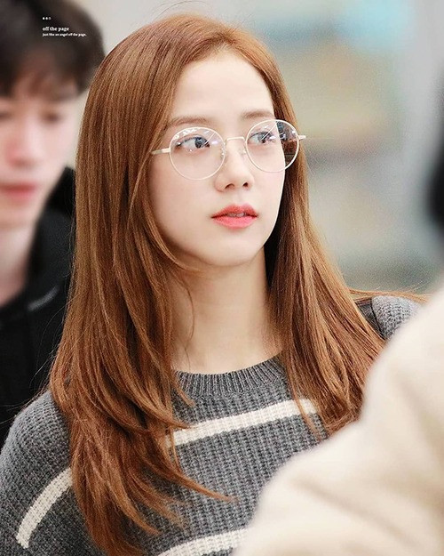 Kiểu kính này cũng chinh phục cả Jisoo.