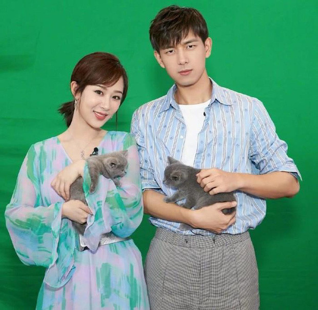 Ngày 11/2, cư dân mạng được một phen xôn xao khi trang tin Sohu tiết lộ rằng Dương Tử, Lý Hiện đang phim giả tình thật. Hai ngôi sao không chỉ bí mật hẹn hò mà còn đăng ký kết hôn xong rồi, chỉ chờ đến tháng 6 là làm đám cưới nữa thôi.