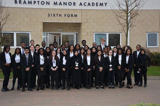 Các học sinh tại Brampton Manor Academy nhận được lời mời nhập học tại Oxbridge năm nay.