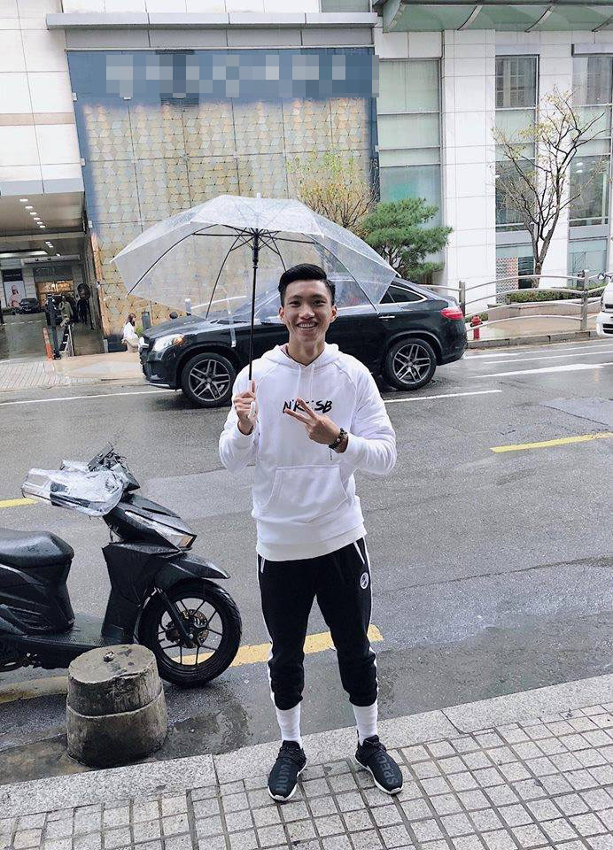Văn Hậu ở ngoài đời cũng dễ thương lắm nhé. Văn Hậu ở ngoài đời cũng dễ thương lắm nhé.