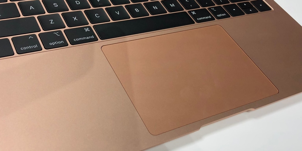 Trackpad của Macbook Air 2018 có kích thước lớn hơn trackpad của những phiên bản cũ.