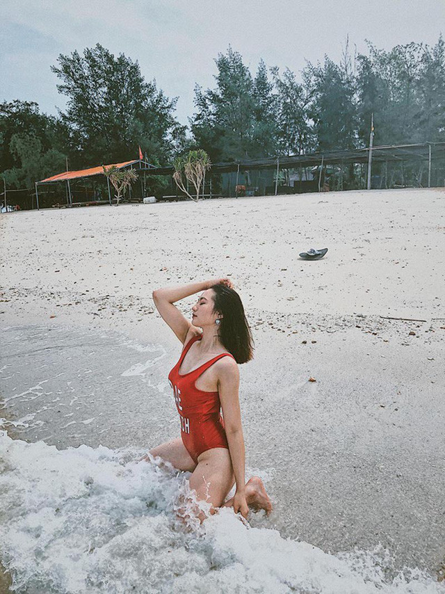 Cô gái sinh năm 1998 trên sân khấu luôn “cháy hết mình”, dứt khoát với những vũ điệu mạnh mẽ. Thế nhưng trở về cuộc sống đời thường, Bảo Ngọc là người ấm áp, luôn quan tâm và lo lắng cho những người xung quanh.