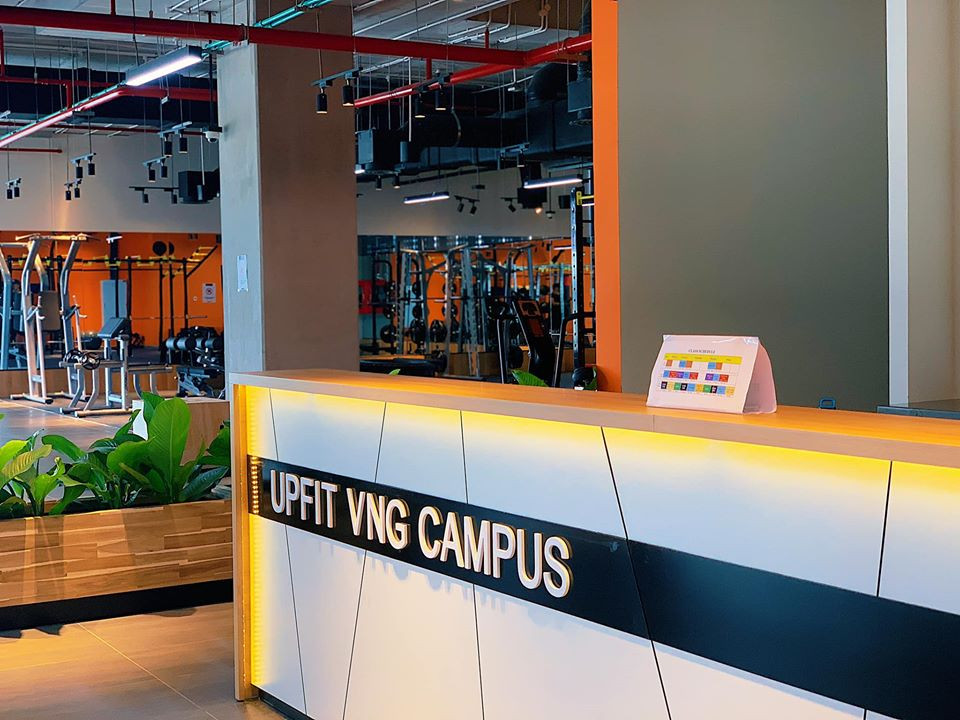 Vui chơi giải trí thôi chưa đủ, công ty còn có phòng gym siêu xịn để nhân viên rèn luyện thể chất nữa nha!