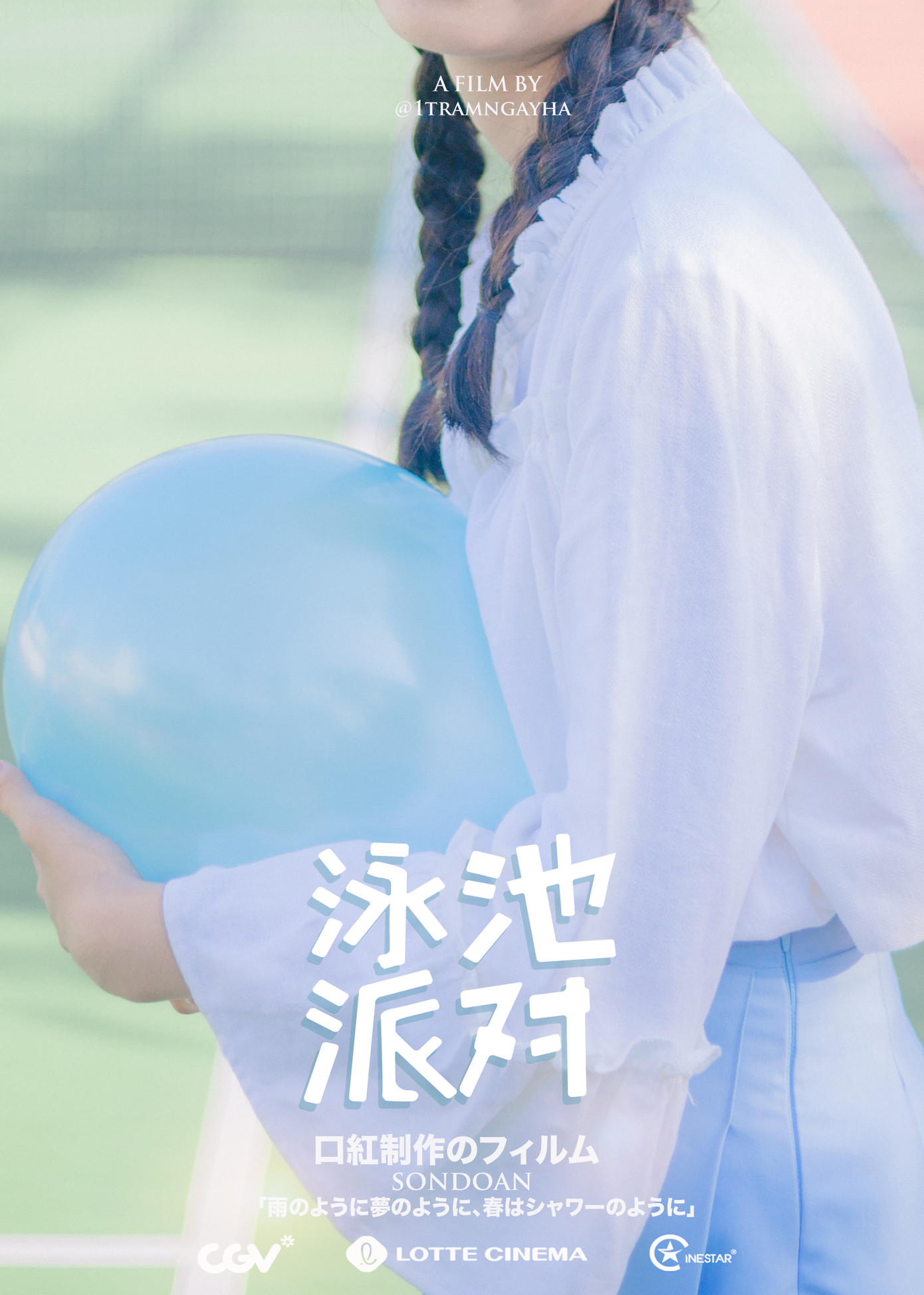 Sơn Đoàn cũng là người “khởi xướng” cho trend thiết kế kỉ yếu giống như một poster phim