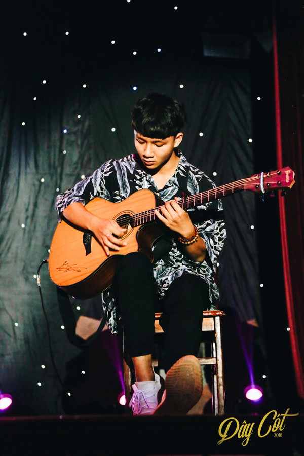 Chương trình văn nghệ đặc sắc nhận được sự hưởng ứng của đông đảo sinh viên.