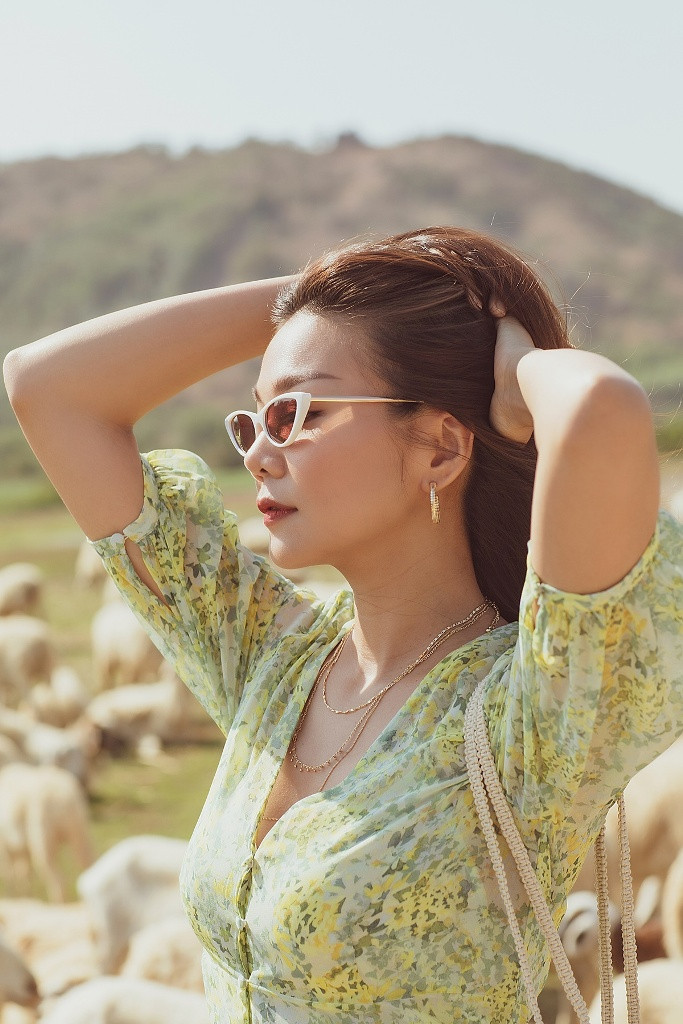 Năm 2018 là một năm đáng nhớ của Thanh Hằng khi cô không chỉ phủ sóng rộng khắp các sàn diễn thời trang mà còn nhận được giải thưởng ở mục điện ảnh với vai diễn Ba Trân trong bộ phim Mẹ Chồng.