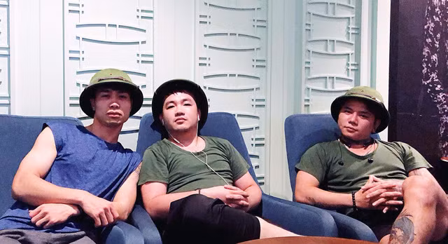 Công Phượng, Xuân Trường đeo khẩu trang, đội mũ cối đá trận khai Xuân ảnh 2