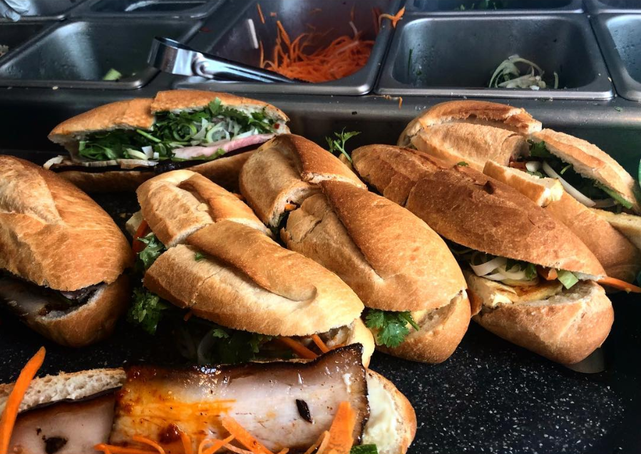 "Phải lòng" bánh mì Việt Nam, chàng trai Hàn Quốc quyết học bằng được "bí kíp" trước khi trở về ảnh 6