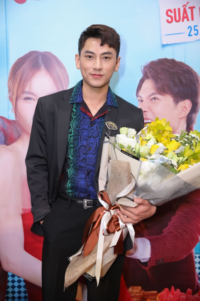 Lần đầu "nên duyên" với Lan Ngọc, Trấn Thành được cả showbiz đến chúc mừng ảnh 5