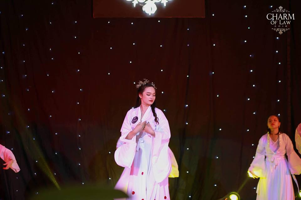 tiết mục múa cổ trang Đại Ngư của thí sinh Vi Thị Hương Ly.