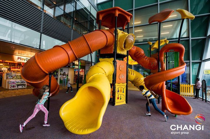 Sân bay Changi có nhiều sân chơi cho cả trẻ em người lớn.
