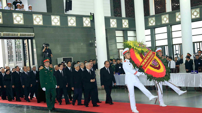 Đoàn Ban Chấp hành T.Ư Đảng Cộng sản Việt Nam do Tổng Bí thư Nguyễn Phú Trọng làm trưởng đoàn, viếng Chủ tịch nước Trần Đại Quang (ẢNH TTXVN).