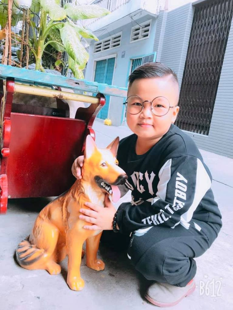 Nguyễn Hoàng Hải (9 tuổi) diễn xuất biến hóa đa dạng. Nguyễn Hoàng Hải (9 tuổi) diễn xuất biến hóa đa dạng.