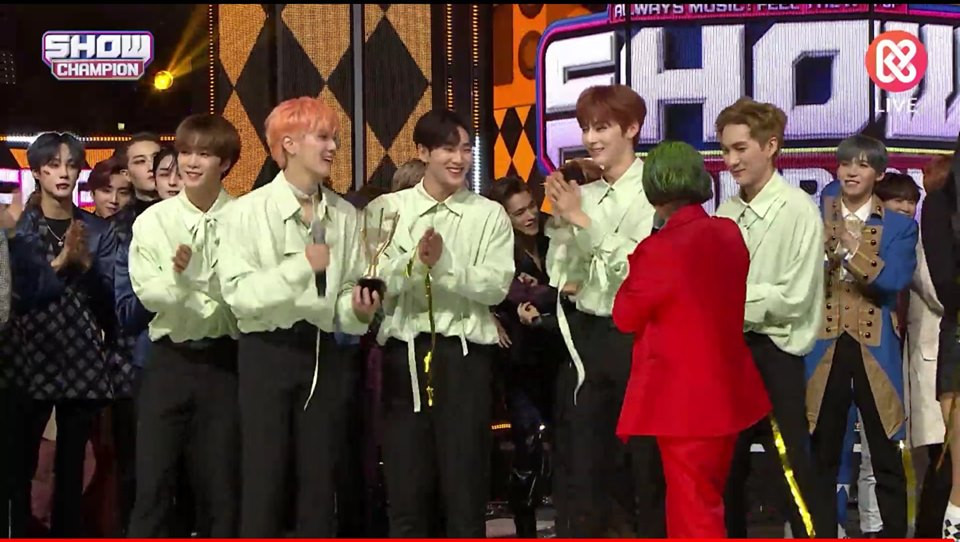 Ảnh: Because of NU'EST Vietnam