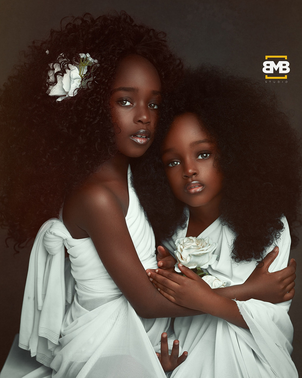 Jomi chụp cùng với Jare.