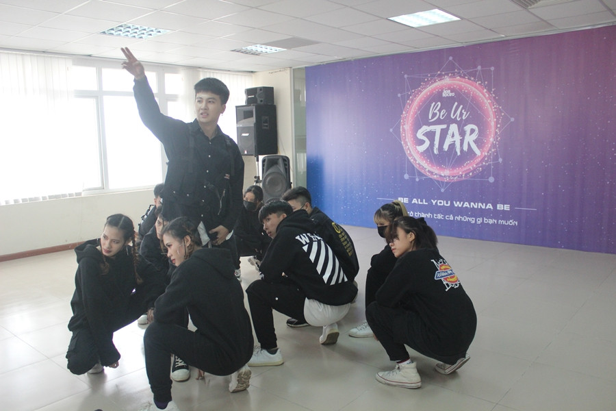 Zeni 7 đã đem lại màn trình diễn vô cùng đã mắt khiến cả 4 vị Ban Giám Khảo vô cùng hài lòng.