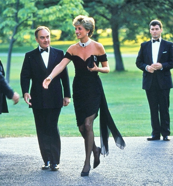 Khám phá 9 luật lệ khác thường của gia đình Hoàng gia Anh ảnh 3 Khám phá 9 luật lệ khác thường của gia đình Hoàng gia Anh ảnh 3