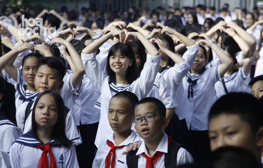 Tiết mục flashmob với sự tham gia của 200 học sinh lớp 10.