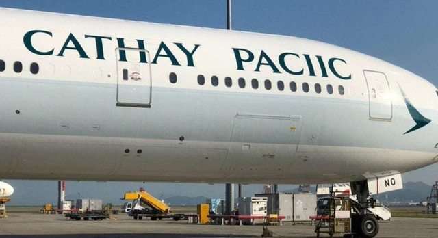 Hình ảnh tên của hãng hàng không Cathay Pacific bị sơn sai trên máy bay của hãng.