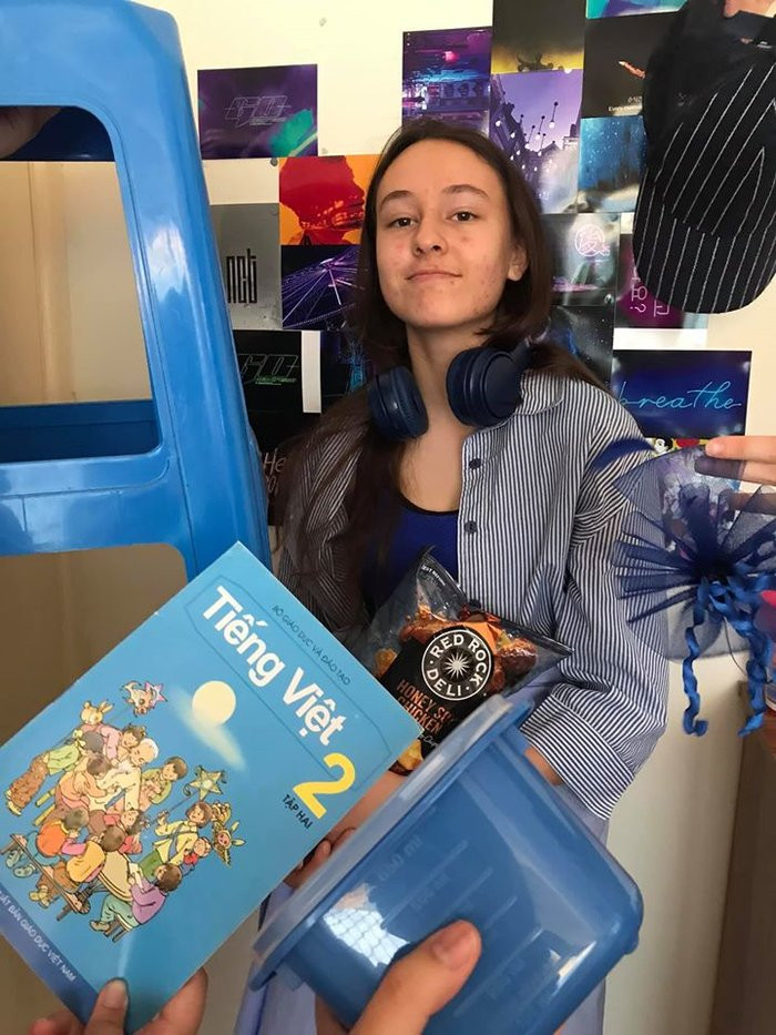 Xanh biển dịu mát.