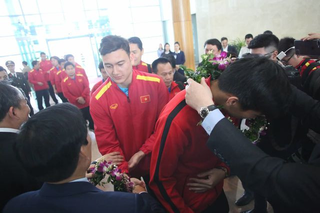 Thủ môn Văn Lâm được ngợi ca sau hai trận đấu xuất sắc với Jordan và Nhật Bản.