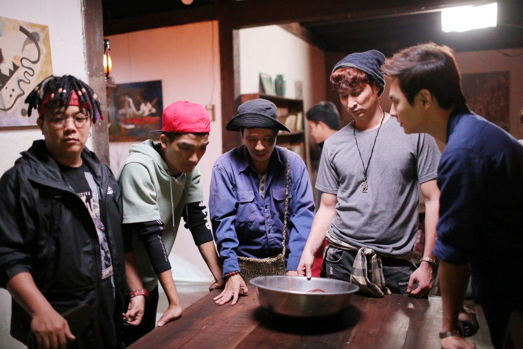 Tháng 4 năm nay, Lật Mặt: Nhà Có Khách của Lý Hải lại tiếp tục đối đầu trực tiếp với bom tấn lớn của “Nhà Chuột” Avengers: Endgame. Năm ngoái phần 3 của loạt phim là Lật Mặt: Ba Chàng Khuyết cũng đã từng đụng độ với Avengers: Infinity War.