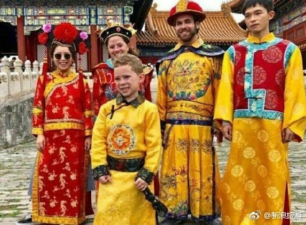 Chụp một chiếc ảnh kỷ niệm. Chụp một chiếc ảnh kỷ niệm.