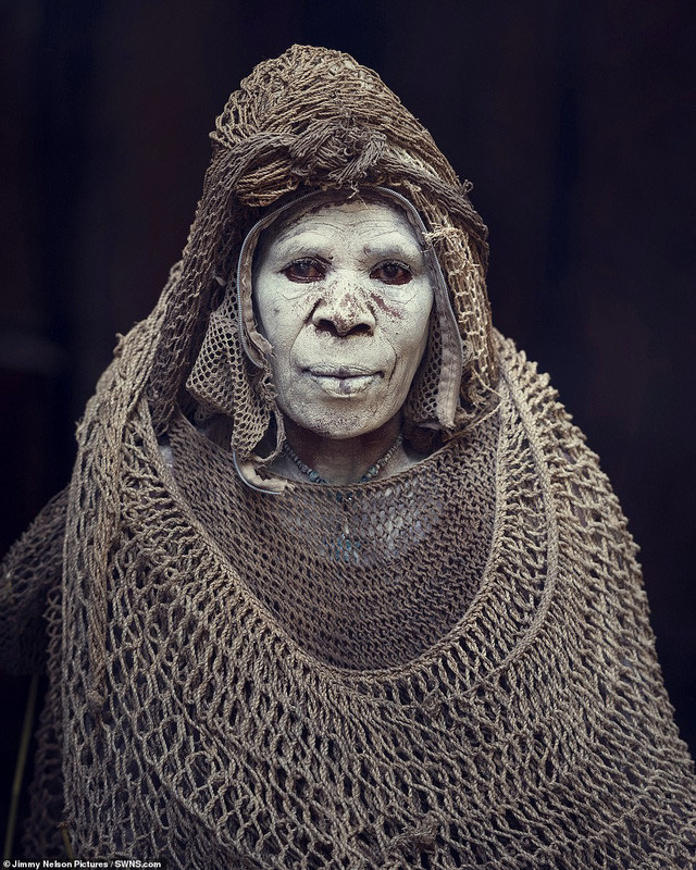 Một người phụ nữ thuộc bộ lạc Huli ở Papua New Guinea.