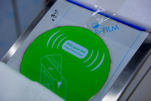 Vé tàu sử dụng công nghệ quẹt thẻ điện tử tự động