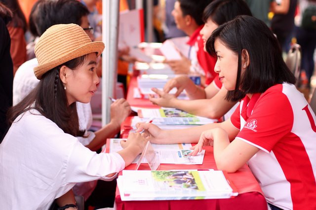 Chơi gì cuối tuần: Nghe tư vấn chọn trường Đại học, xả street với tranh sơn dầu ảnh 1